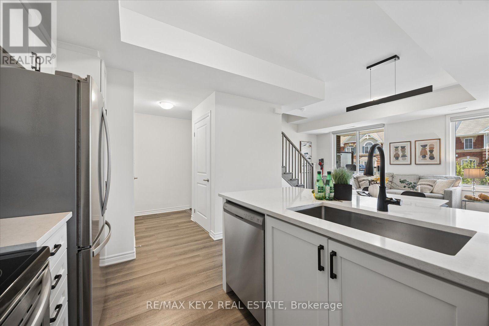 304 - 1034 Reflection Place, Pickering, ON - Indoor Photo Showing Kitchen