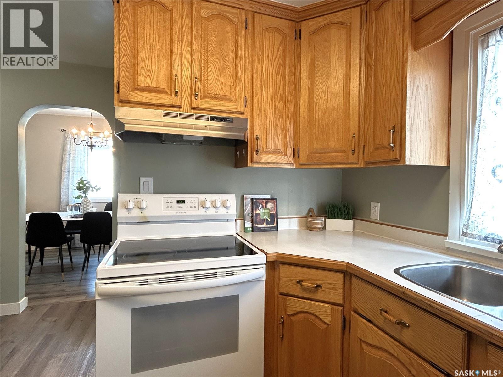 317 108Th Street W, Saskatoon, SK - Indoor Photo Showing Kitchen