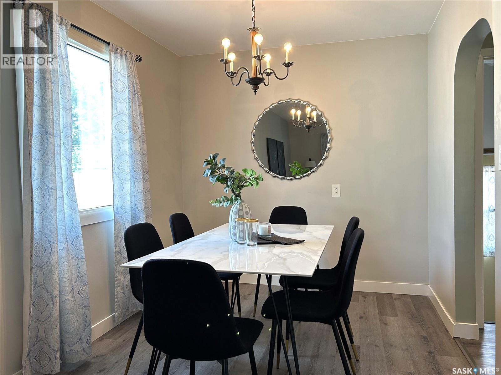 317 108Th Street W, Saskatoon, SK - Indoor Photo Showing Dining Room