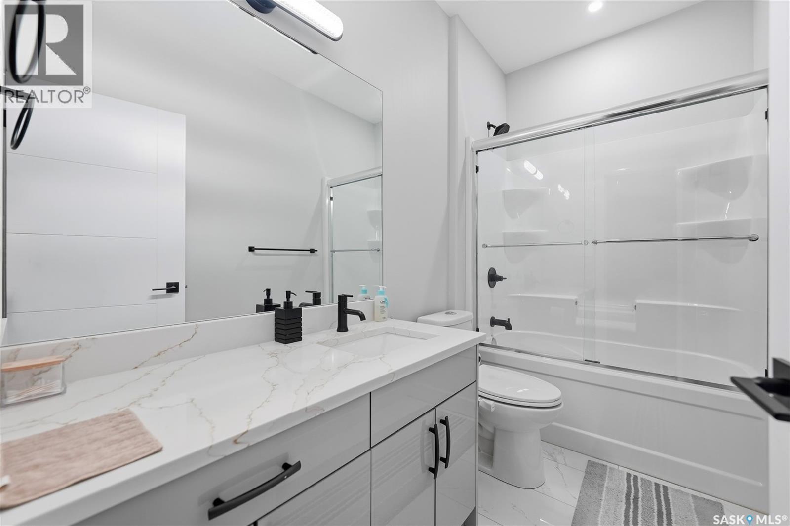 411 Schmeiser Bend, Saskatoon, SK - Indoor Photo Showing Bathroom