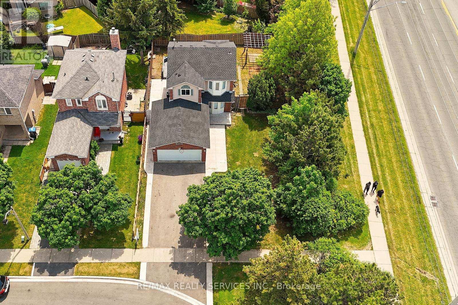 56 Mullis Crescent, Brampton, ON - Outdoor