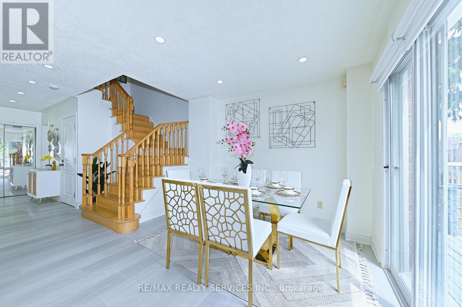 56 Mullis Crescent, Brampton, ON - Indoor Photo Showing Dining Room