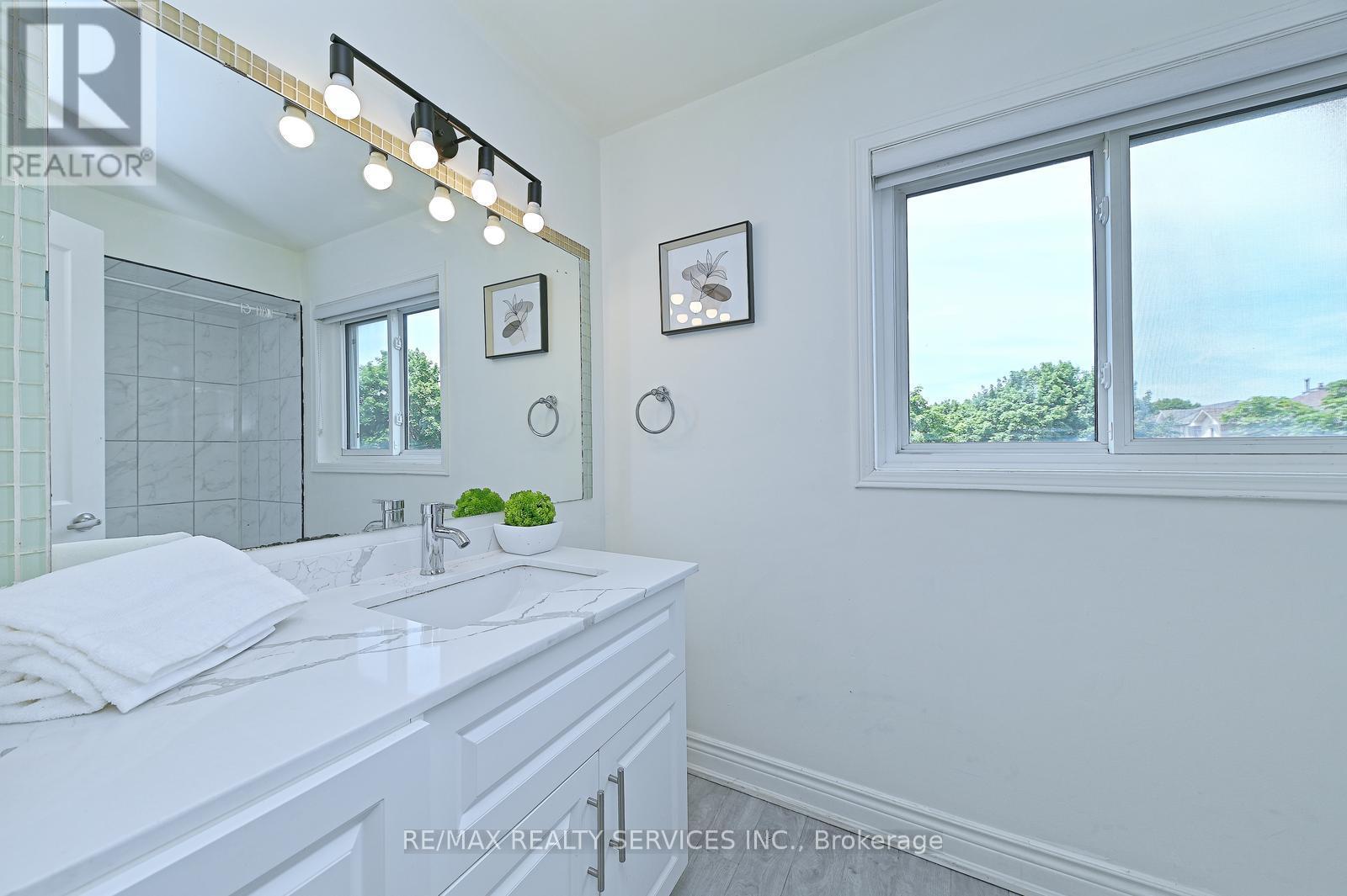 56 Mullis Crescent, Brampton, ON - Indoor Photo Showing Bathroom