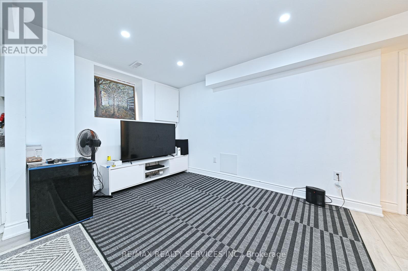 56 Mullis Crescent, Brampton, ON - Indoor