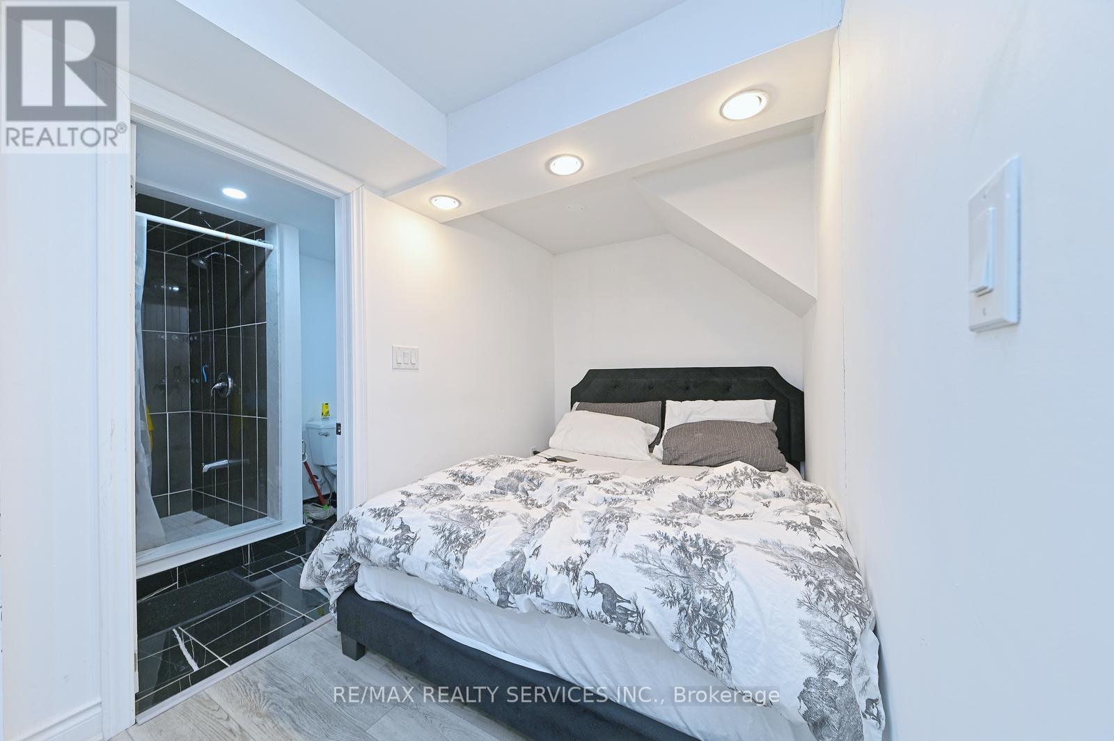 56 Mullis Crescent, Brampton, ON - Indoor Photo Showing Bedroom