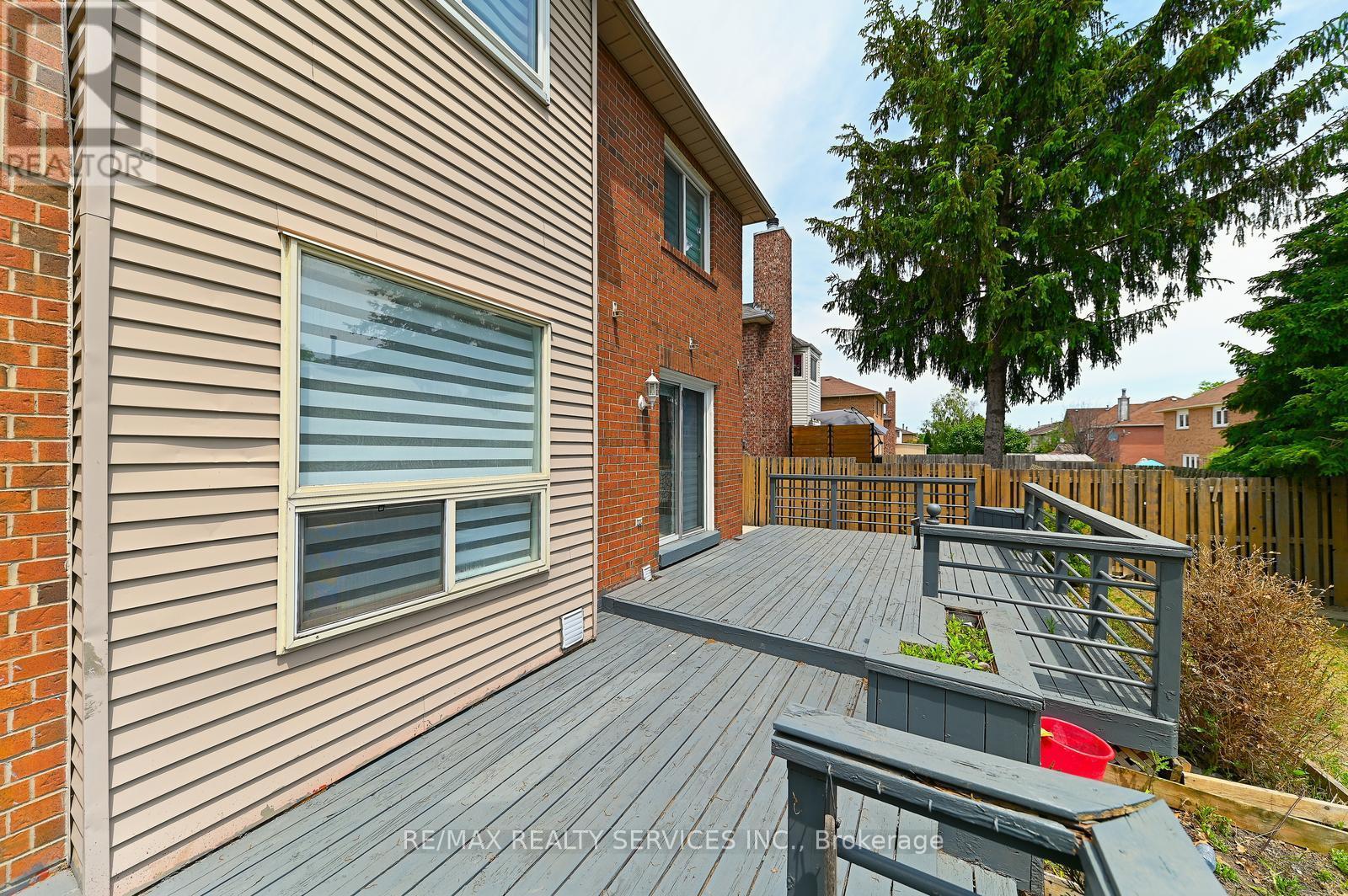 56 Mullis Crescent, Brampton, ON - Outdoor