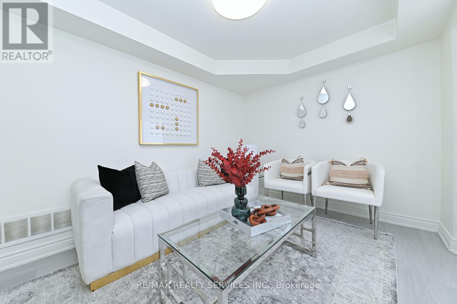 56 Mullis Crescent, Brampton, ON - Indoor Photo Showing Living Room