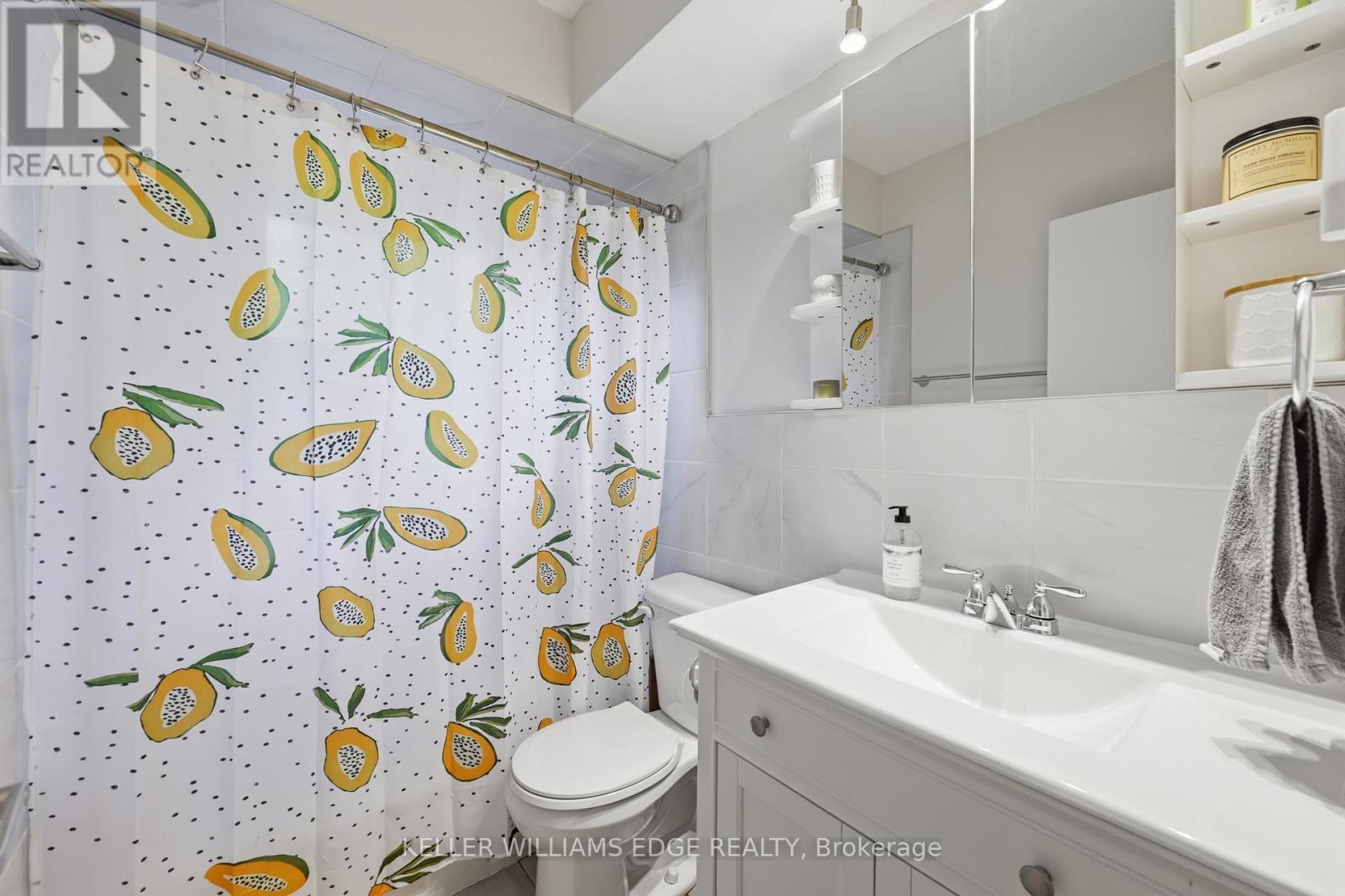 312 Upper Paradise Road, Hamilton, ON - Indoor Photo Showing Bathroom