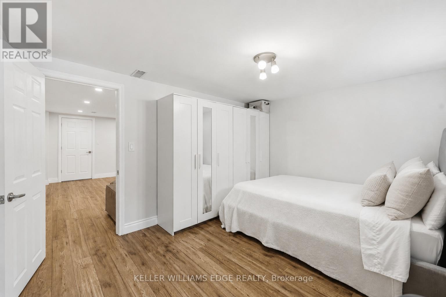 312 Upper Paradise Road, Hamilton, ON - Indoor Photo Showing Bedroom