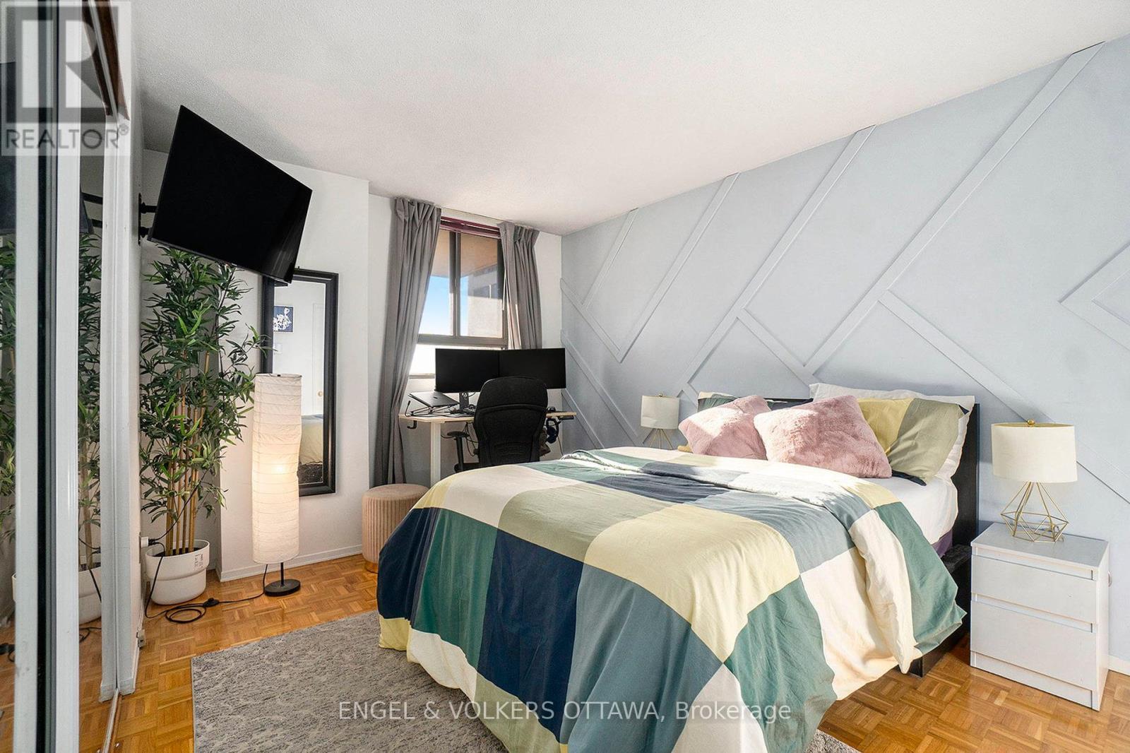 907 - 475 Laurier Avenue W, Ottawa, ON - Indoor Photo Showing Bedroom