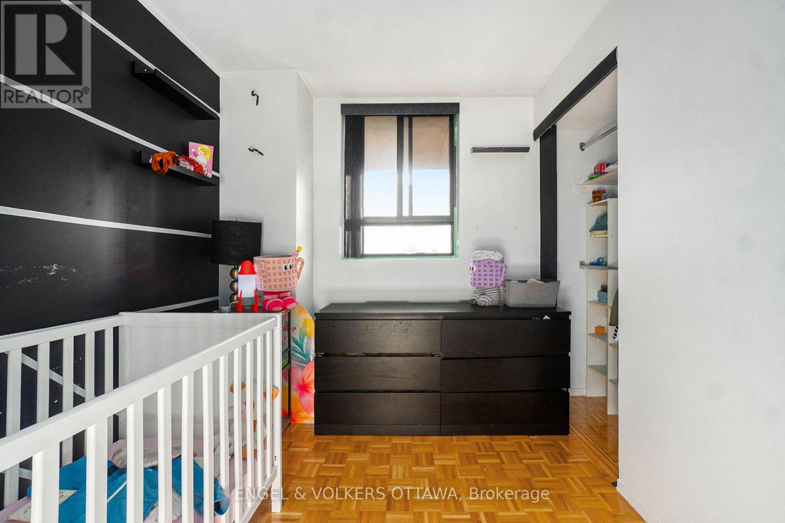 907 - 475 Laurier Avenue W, Ottawa, ON - Indoor