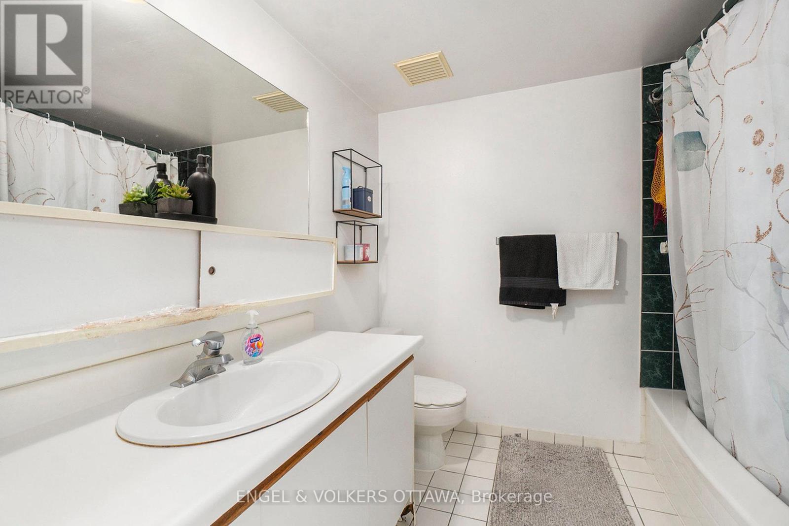 907 - 475 Laurier Avenue W, Ottawa, ON - Indoor Photo Showing Bathroom