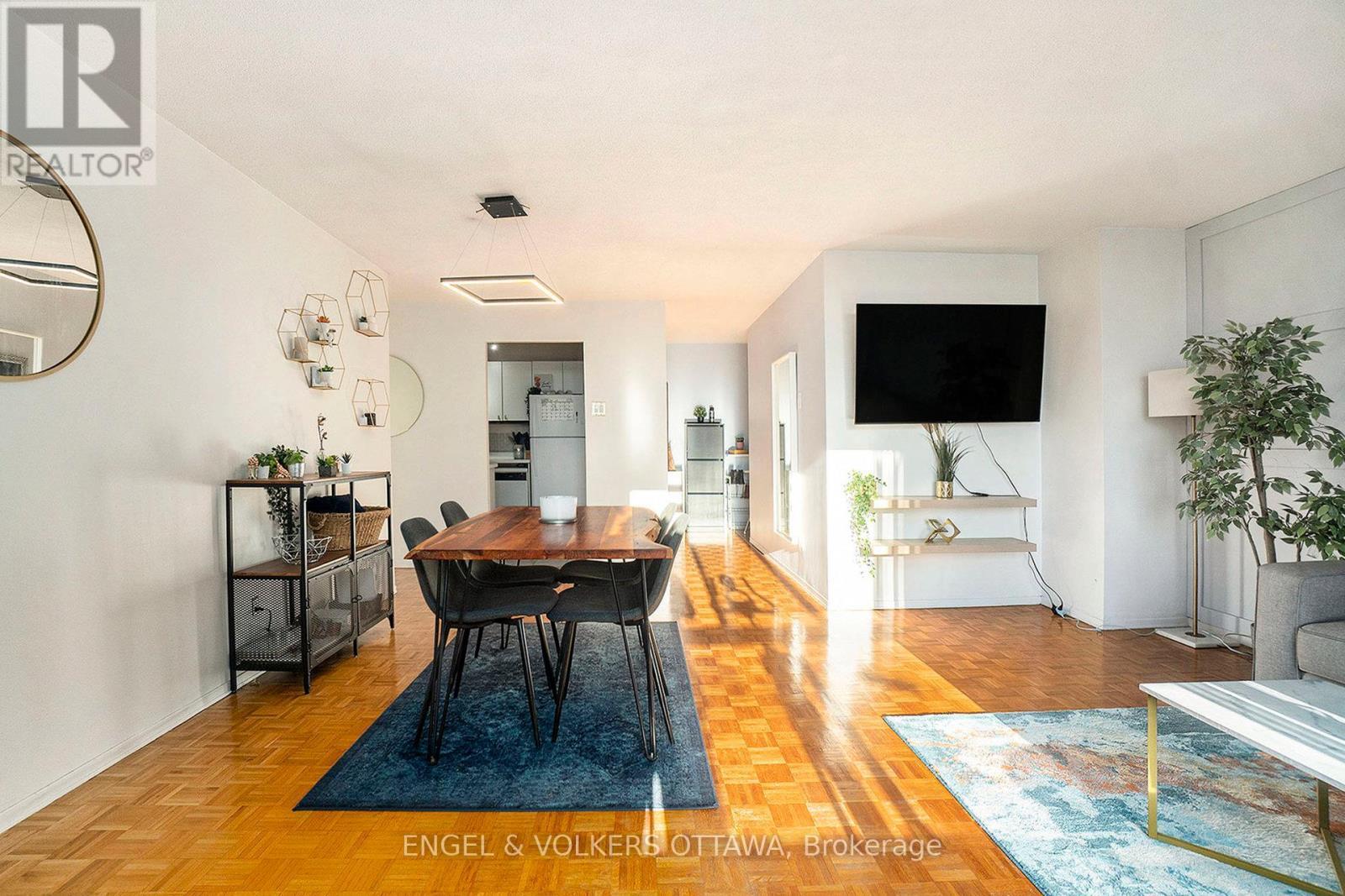 907 - 475 Laurier Avenue W, Ottawa, ON - Indoor