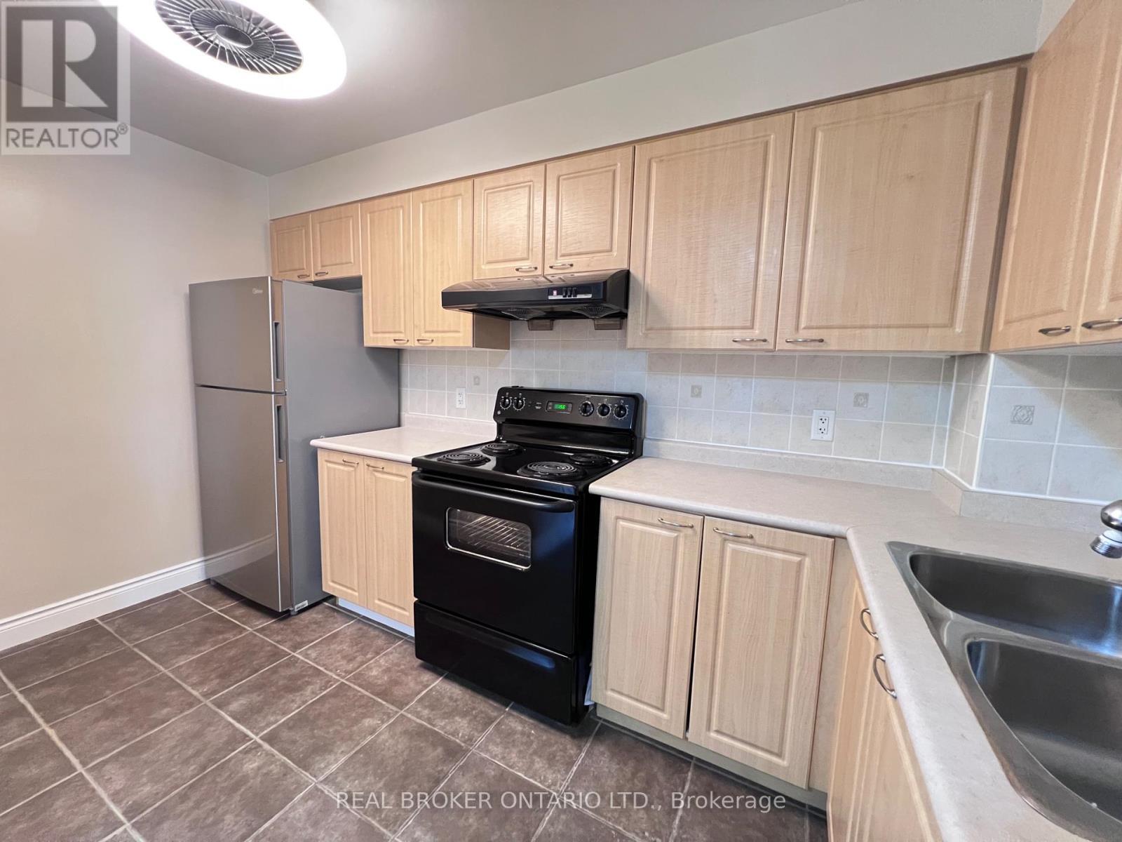 Kitchen - 310 - 88 Times Avenue, Markham, ON - Indoor Photo Showing Kitchen With Double Sink