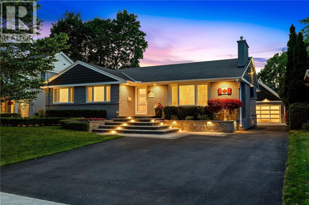 2113 Courtland Drive, Burlington, ON - Outdoor With Facade