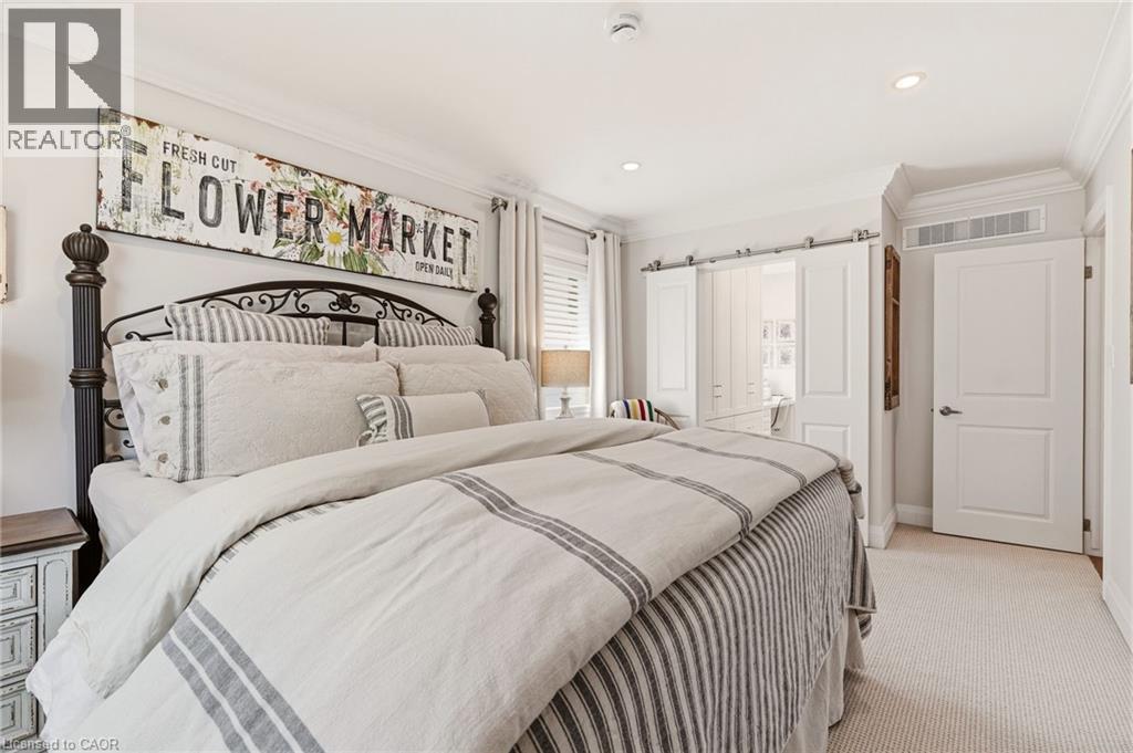 2113 Courtland Drive, Burlington, ON - Indoor Photo Showing Bedroom