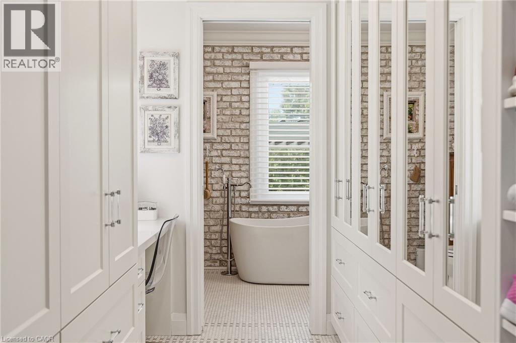 2113 Courtland Drive, Burlington, ON - Indoor Photo Showing Other Room