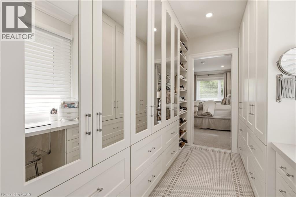 2113 Courtland Drive, Burlington, ON - Indoor Photo Showing Other Room