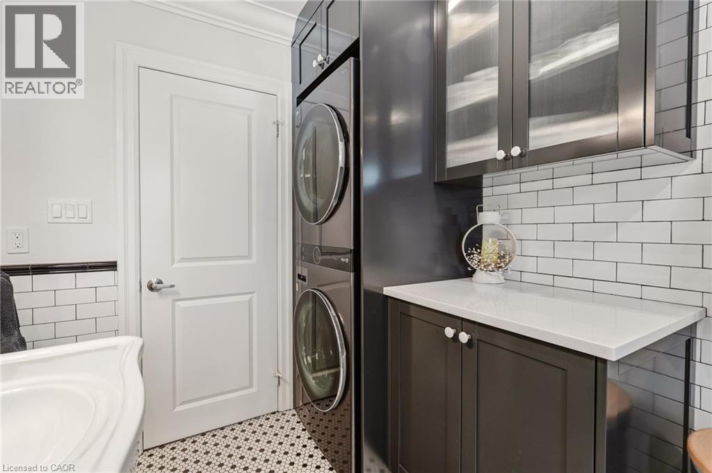 2113 Courtland Drive, Burlington, ON - Indoor Photo Showing Laundry Room