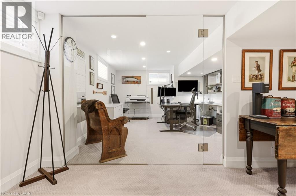 2113 Courtland Drive, Burlington, ON - Indoor Photo Showing Other Room