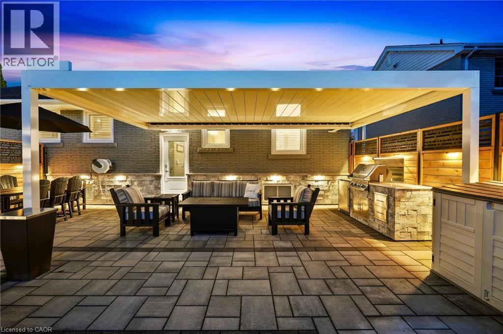 2113 Courtland Drive, Burlington, ON - With Exterior