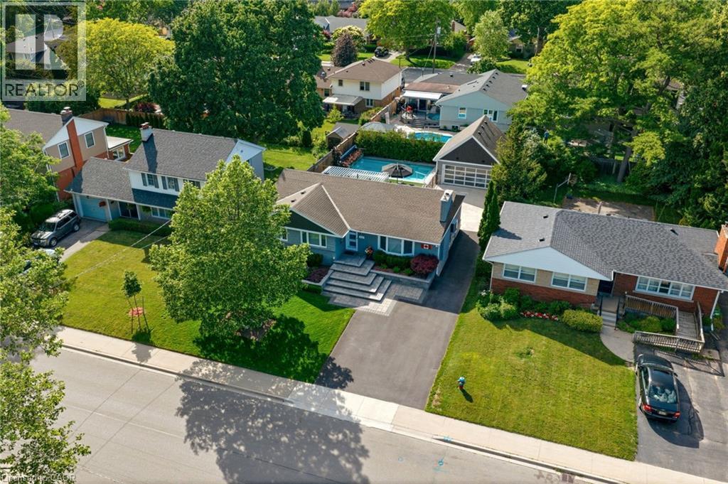 2113 Courtland Drive, Burlington, ON - Outdoor