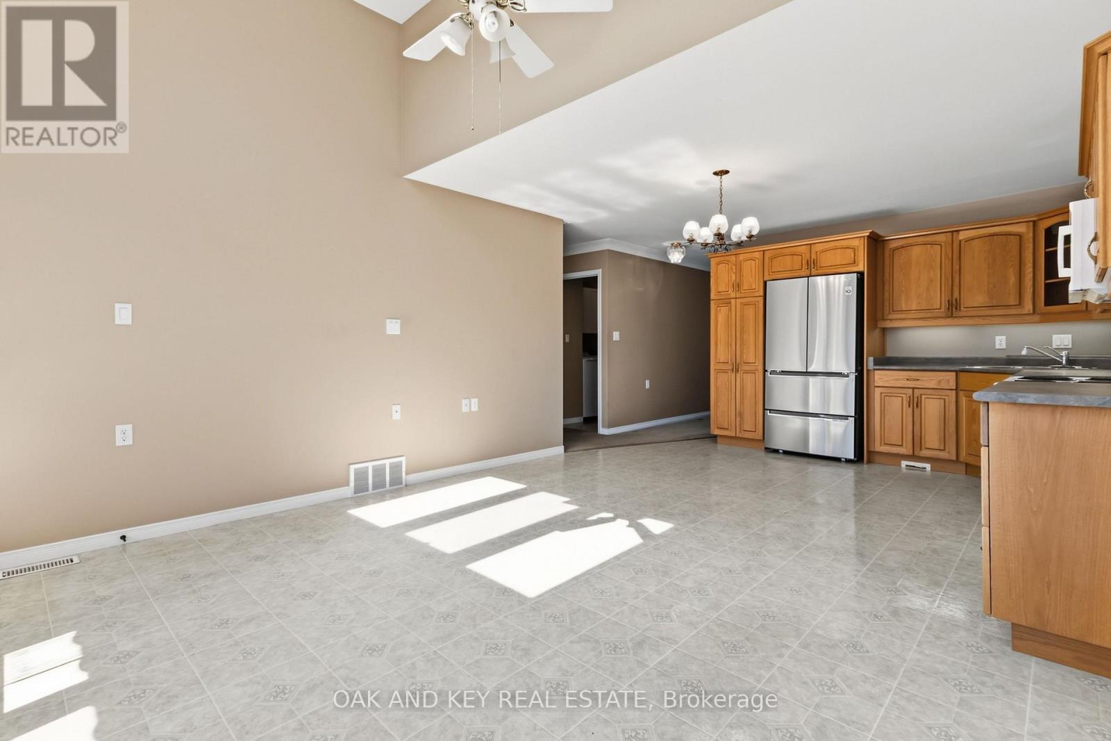 58 Ilderbrook Circle, Middlesex Centre (Ilderton), ON - Indoor Photo Showing Kitchen