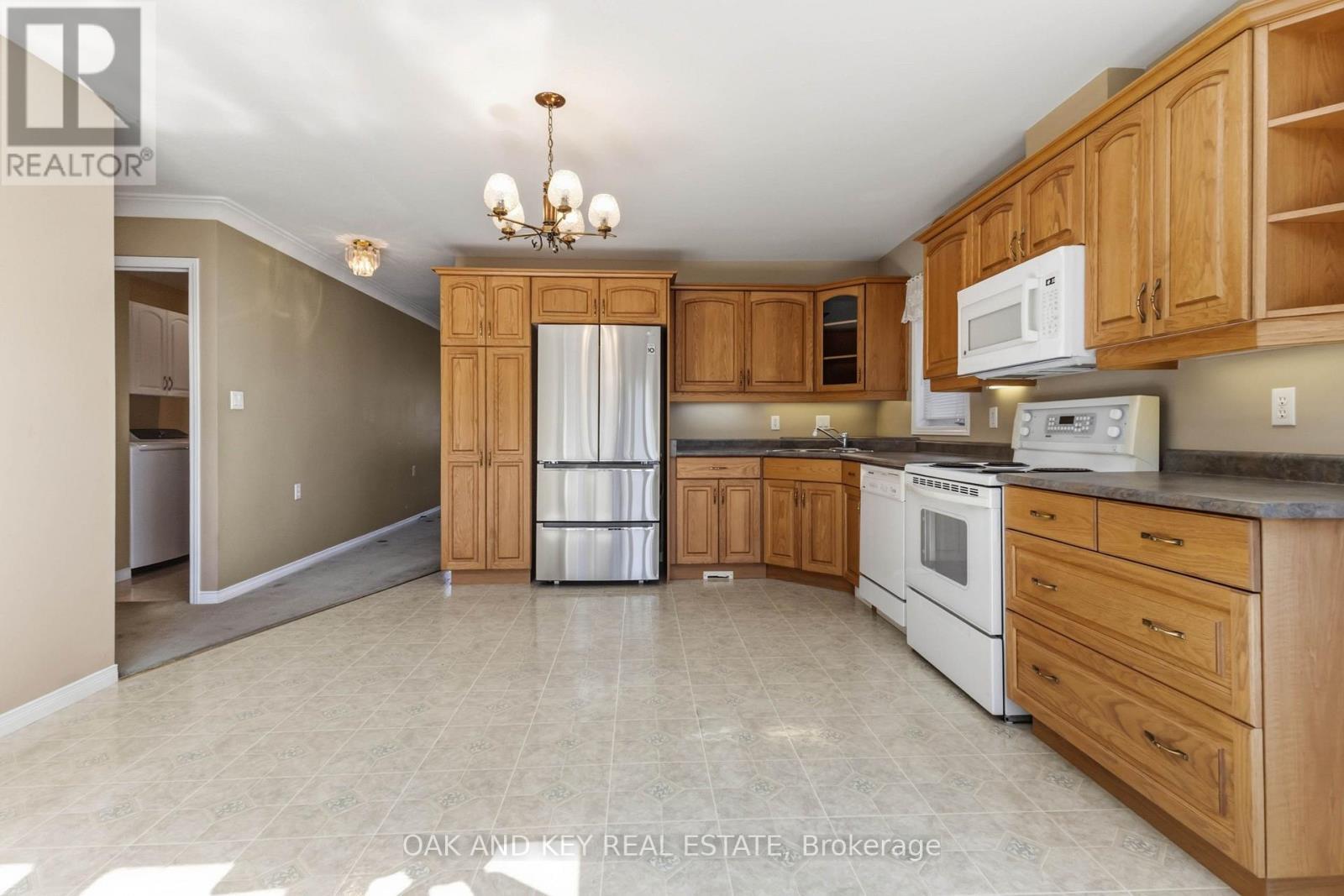 58 Ilderbrook Circle, Middlesex Centre (Ilderton), ON - Indoor Photo Showing Kitchen