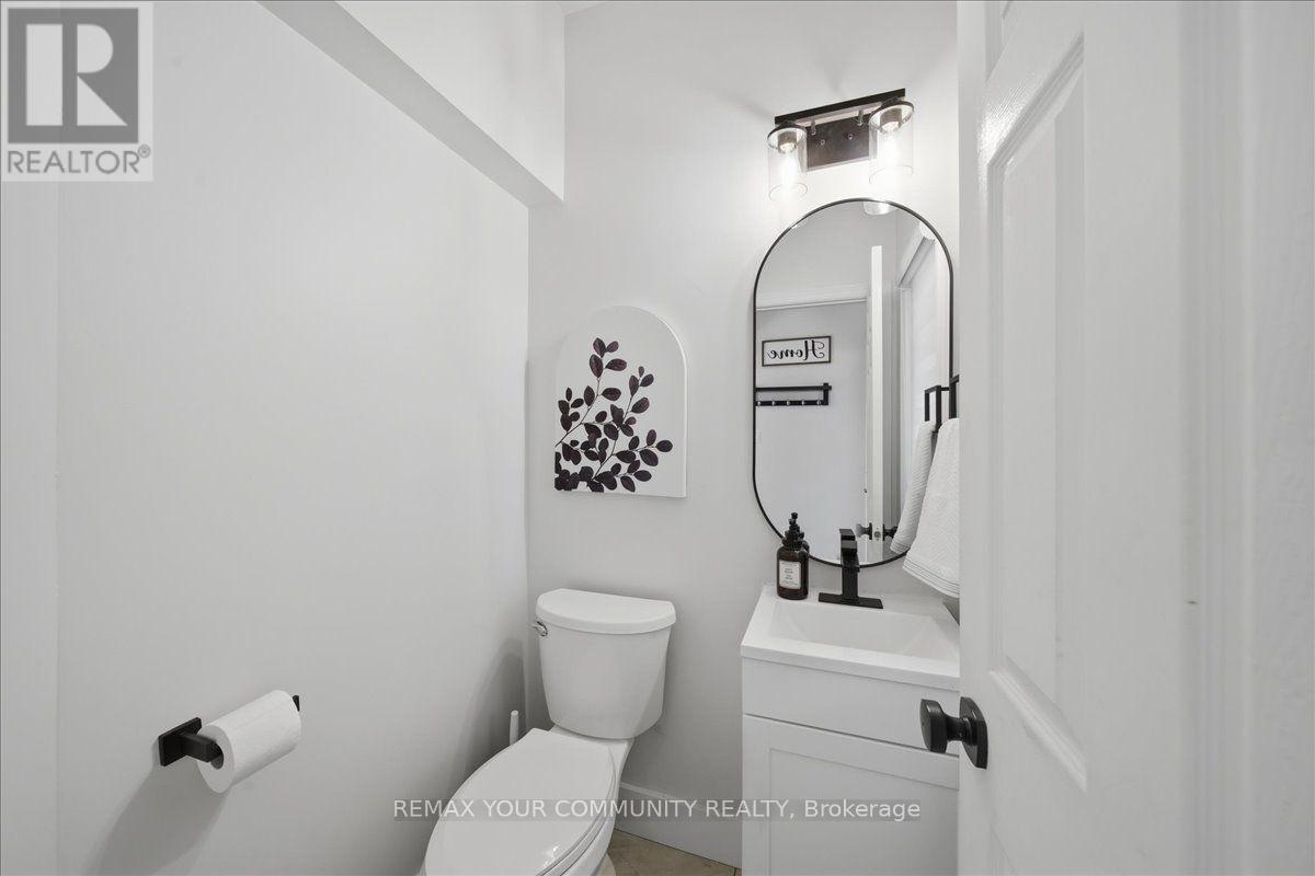 91 Downey Circle, Aurora, ON - Indoor Photo Showing Bathroom