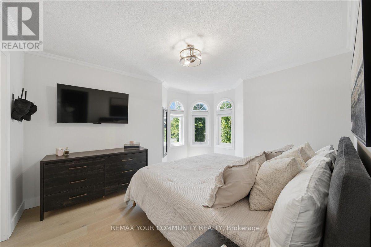 91 Downey Circle, Aurora, ON - Indoor Photo Showing Bedroom