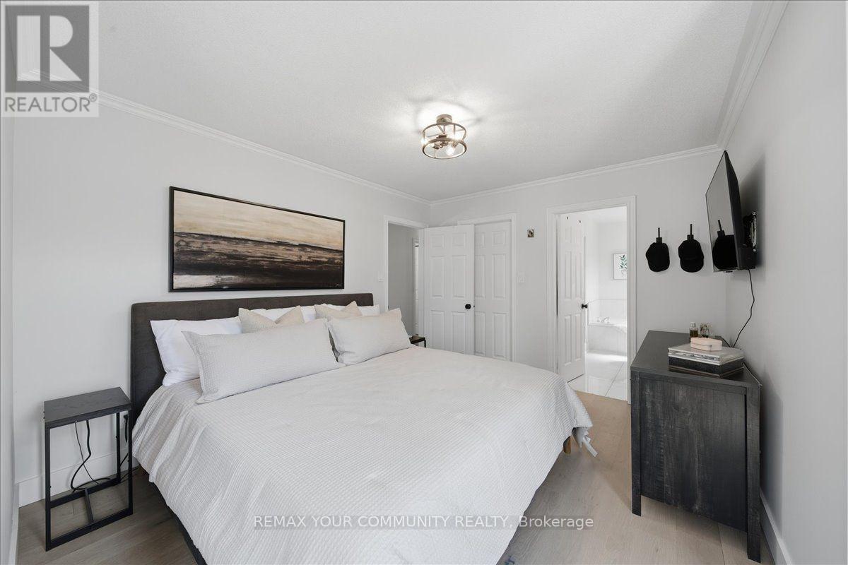 91 Downey Circle, Aurora, ON - Indoor Photo Showing Bedroom