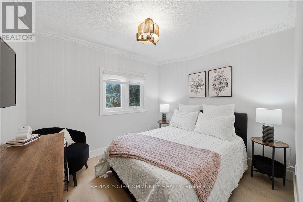 91 Downey Circle, Aurora, ON - Indoor Photo Showing Bedroom