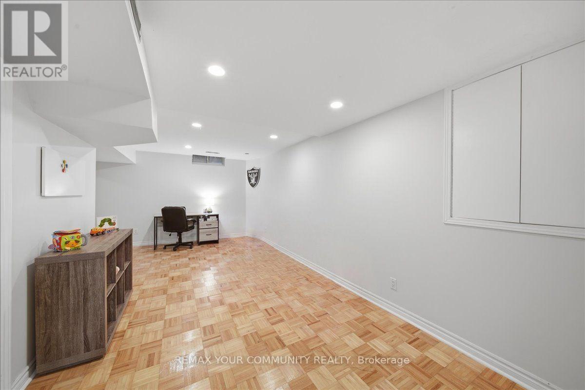 91 Downey Circle, Aurora, ON - Indoor Photo Showing Other Room