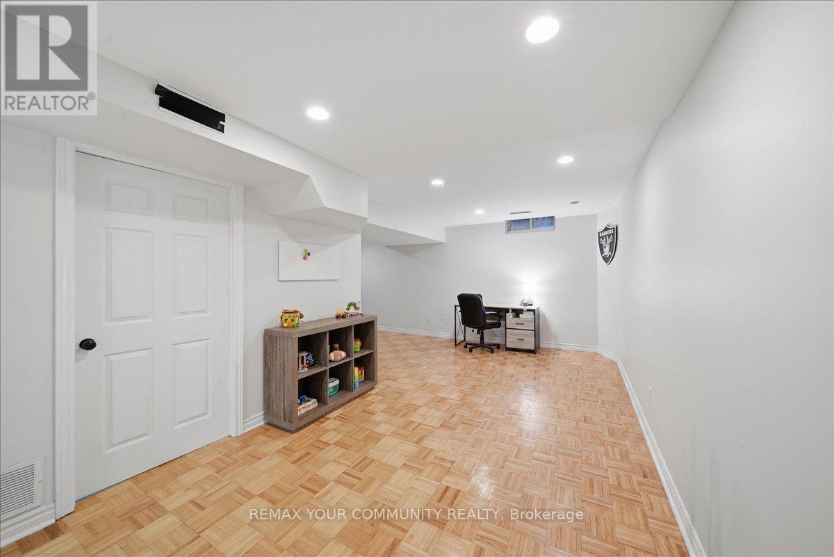 91 Downey Circle, Aurora, ON - Indoor Photo Showing Other Room