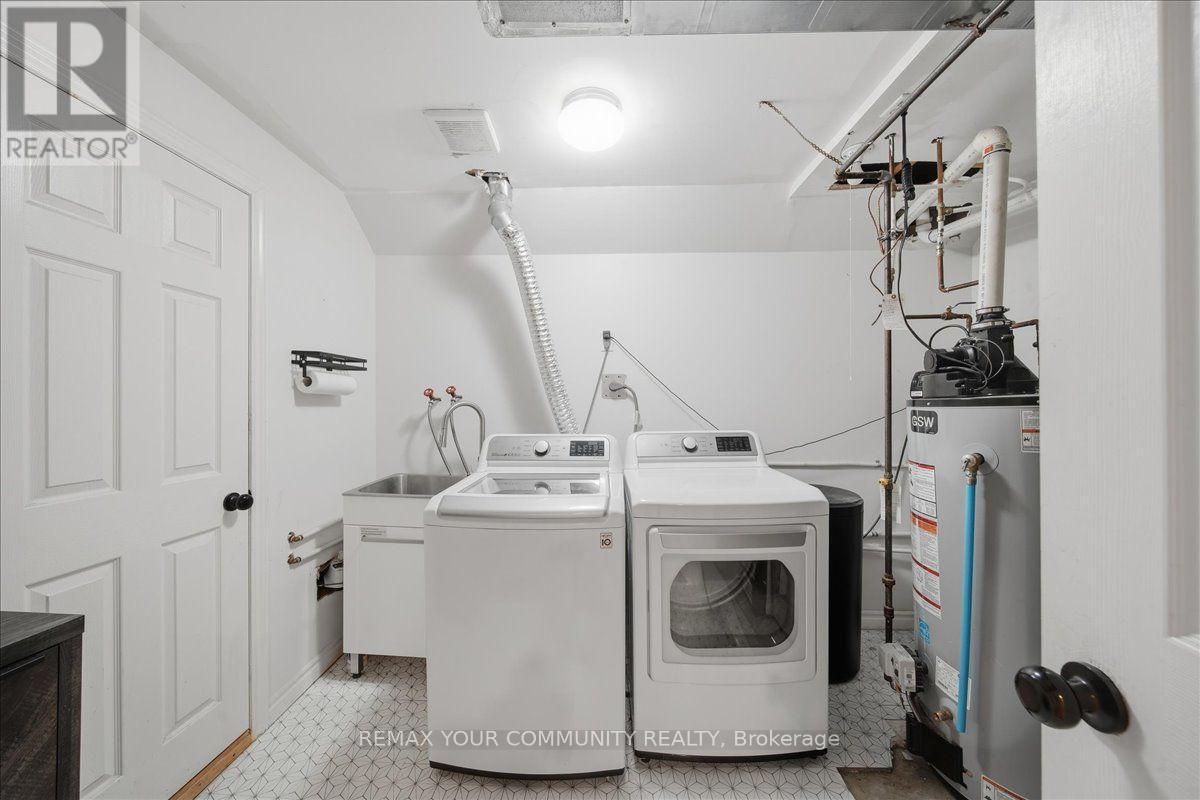 91 Downey Circle, Aurora, ON - Indoor Photo Showing Laundry Room