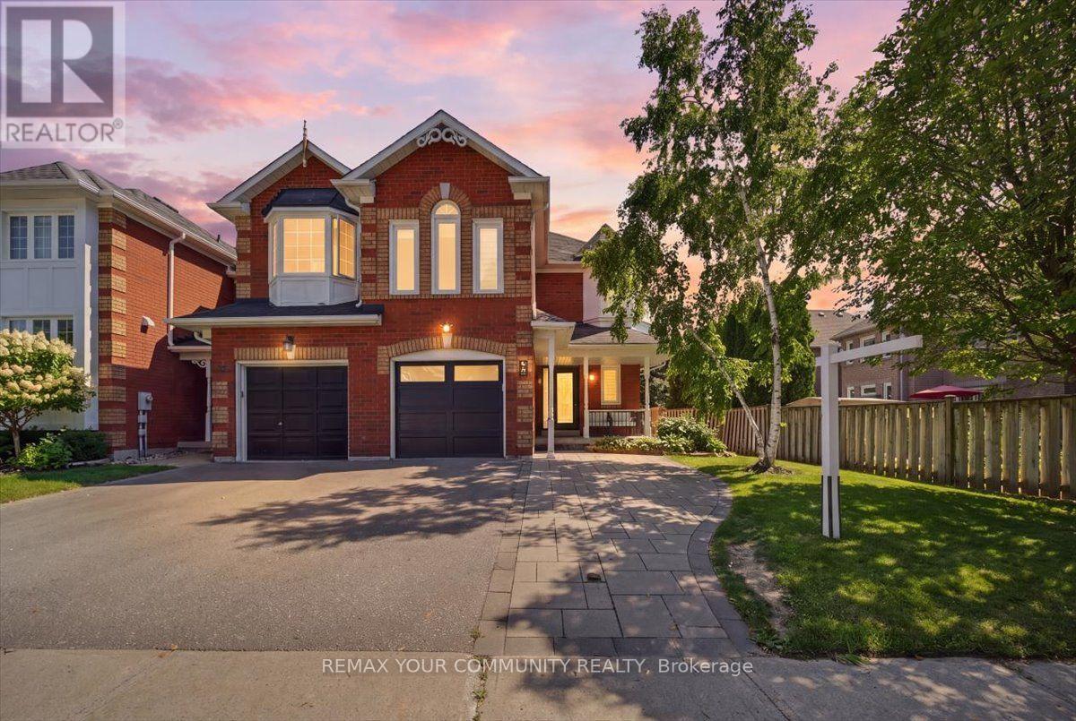 91 Downey Circle, Aurora, ON - Outdoor With Facade