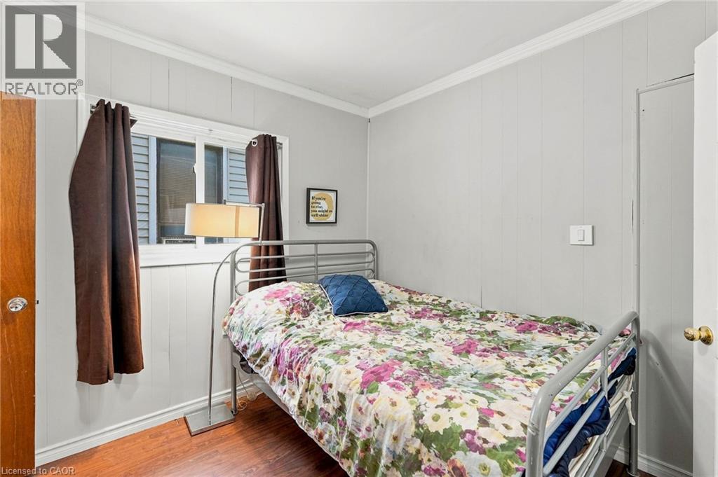 395 Avondale Street, Hamilton, ON - Indoor Photo Showing Bedroom