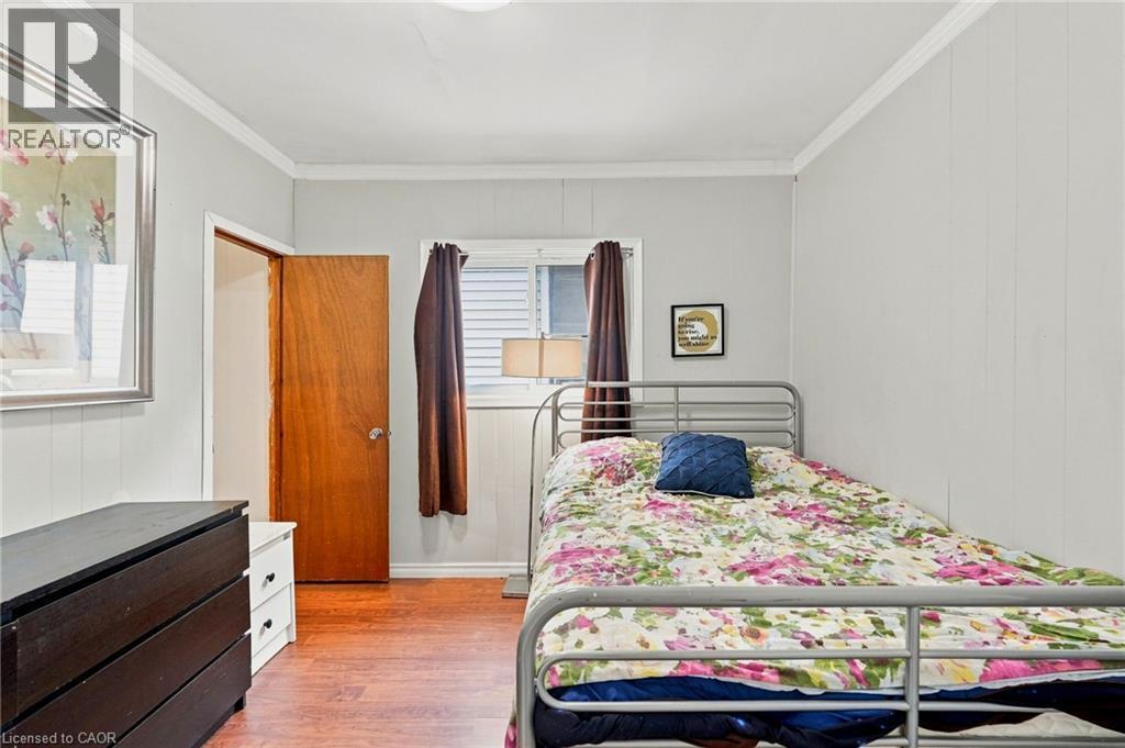 395 Avondale Street, Hamilton, ON - Indoor Photo Showing Bedroom