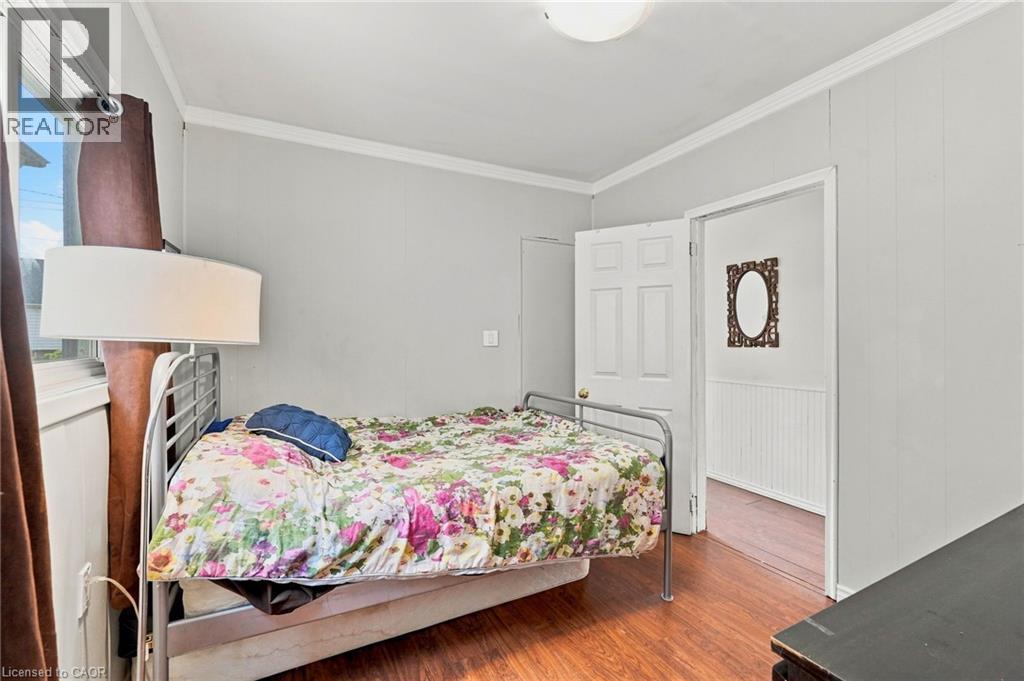395 Avondale Street, Hamilton, ON - Indoor Photo Showing Bedroom