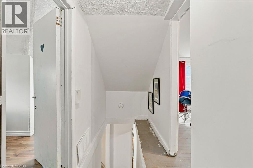 395 Avondale Street, Hamilton, ON - Indoor