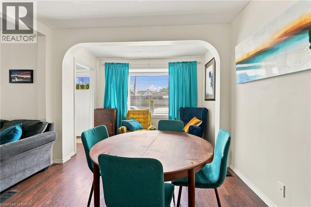 395 Avondale Street, Hamilton, ON - Indoor Photo Showing Dining Room