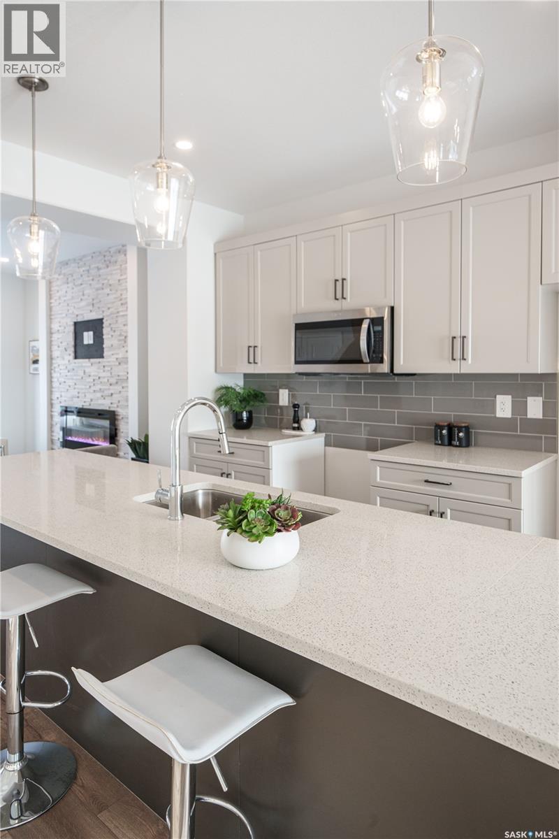 2972 Green Turtle Road, Regina, SK - Indoor Photo Showing Kitchen With Upgraded Kitchen