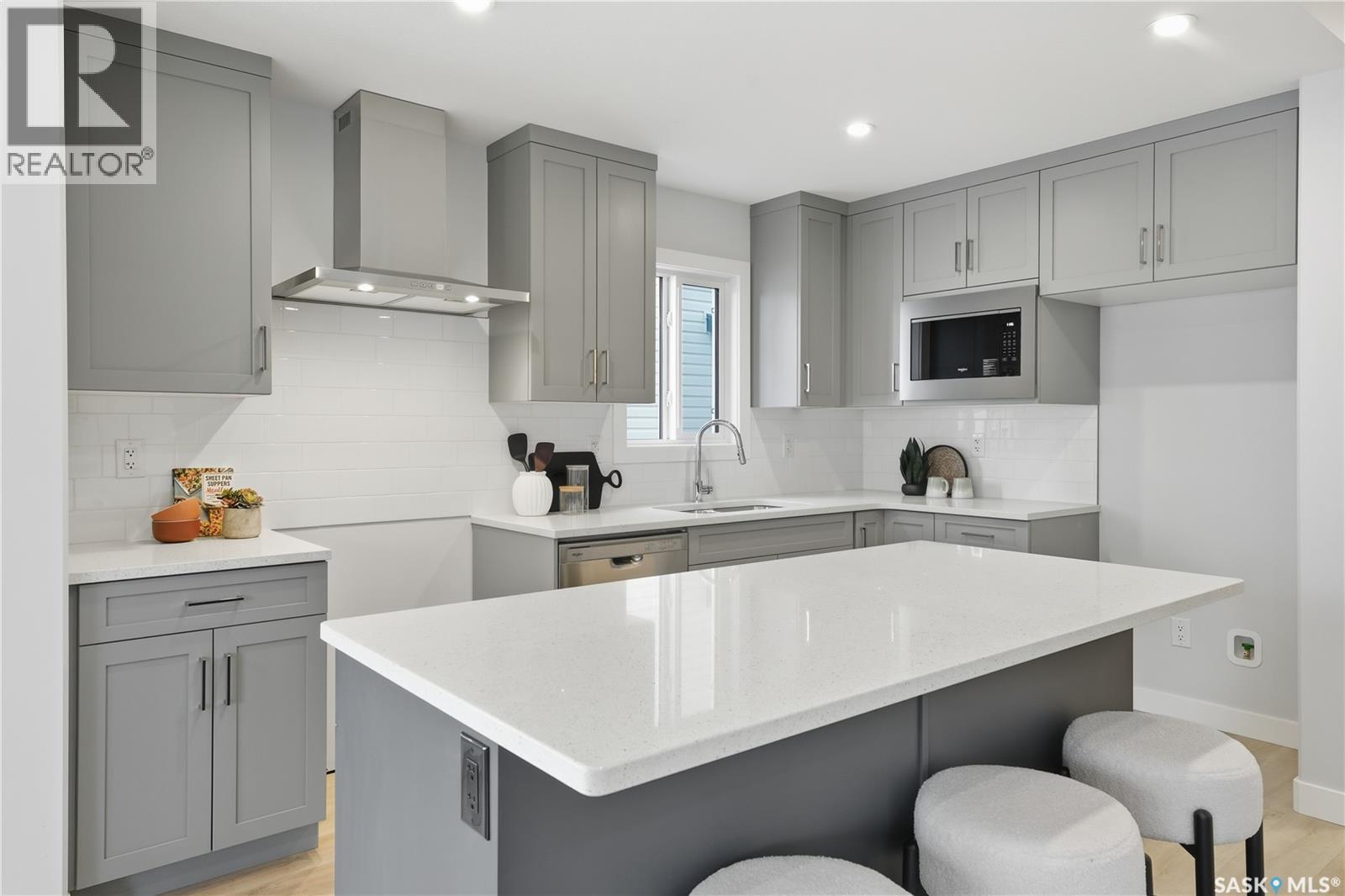 2969 Green Turtle Road, Regina, SK - Indoor Photo Showing Kitchen With Upgraded Kitchen