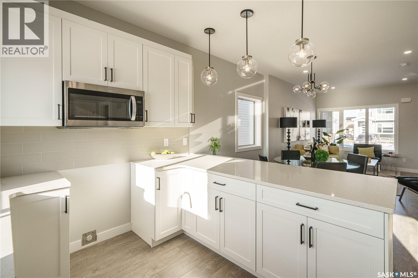2964 Green Turtle Road, Regina, SK - Indoor Photo Showing Kitchen With Upgraded Kitchen