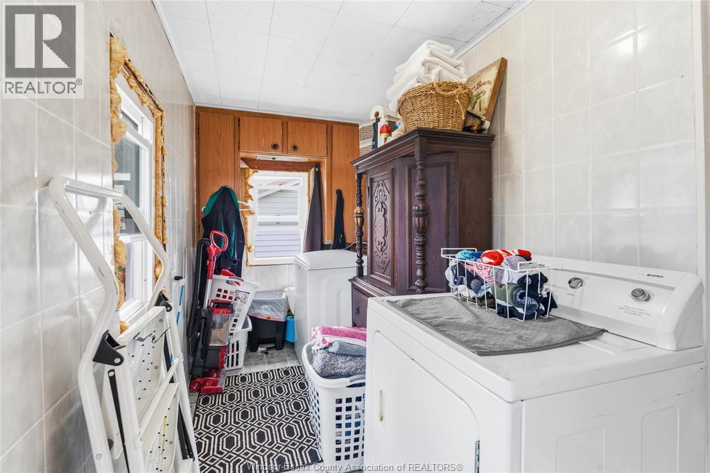 222-224 Lesperance, Tecumseh, ON - Indoor Photo Showing Laundry Room