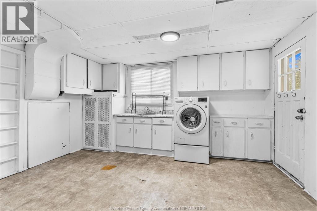222-224 Lesperance, Tecumseh, ON - Indoor Photo Showing Laundry Room