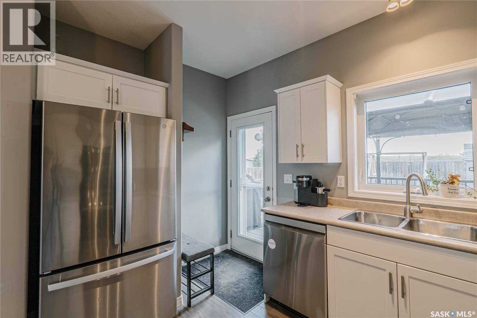 714 Sutter Crescent, Saskatoon, SK - Indoor Photo Showing Kitchen With Double Sink