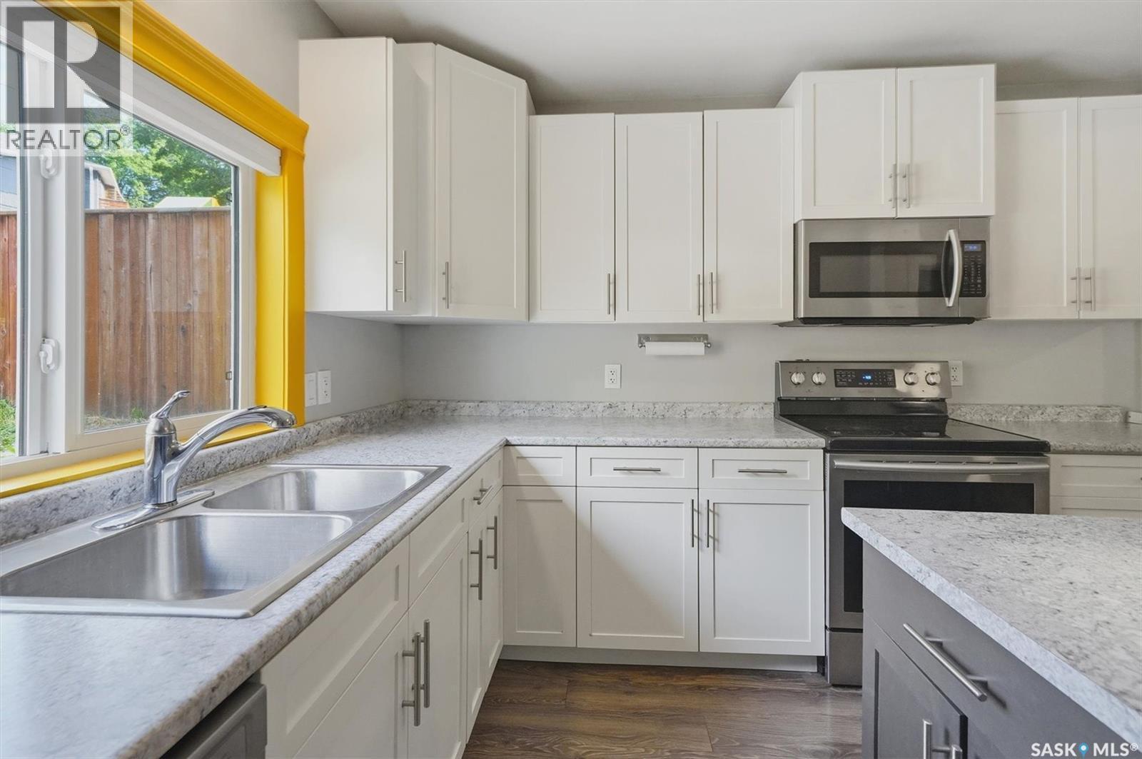 720 Walmer Road, Saskatoon, SK - Indoor Photo Showing Kitchen With Double Sink
