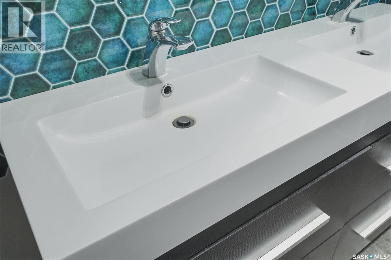 720 Walmer Road, Saskatoon, SK - Indoor Photo Showing Bathroom