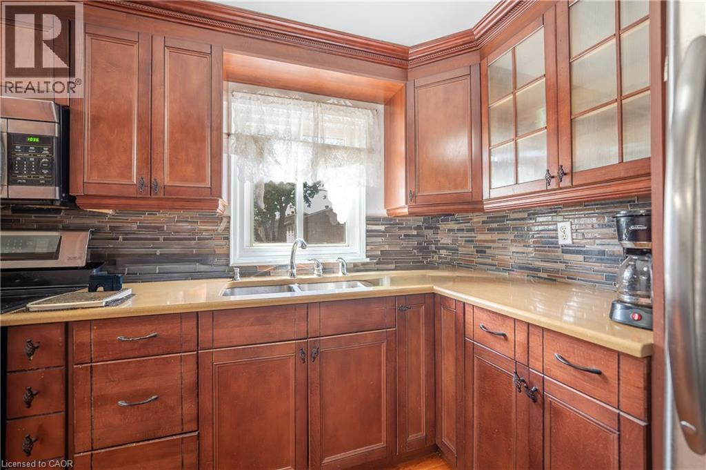 51 Paulander Drive Unit# 75, Kitchener, ON - Indoor Photo Showing Kitchen With Double Sink
